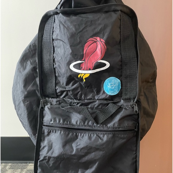 Miami Heat duffle bag-new-clean-lightweight-black/red-NBA-Several compartments. - Picture 3 of 9